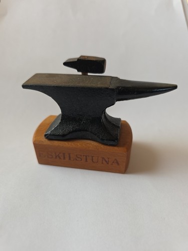 Miniatur amboss mit hammer und - miniatur,