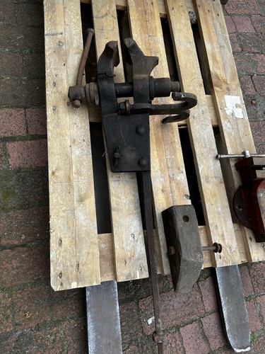 Antike schmiedeschraubzwinge - antike,
